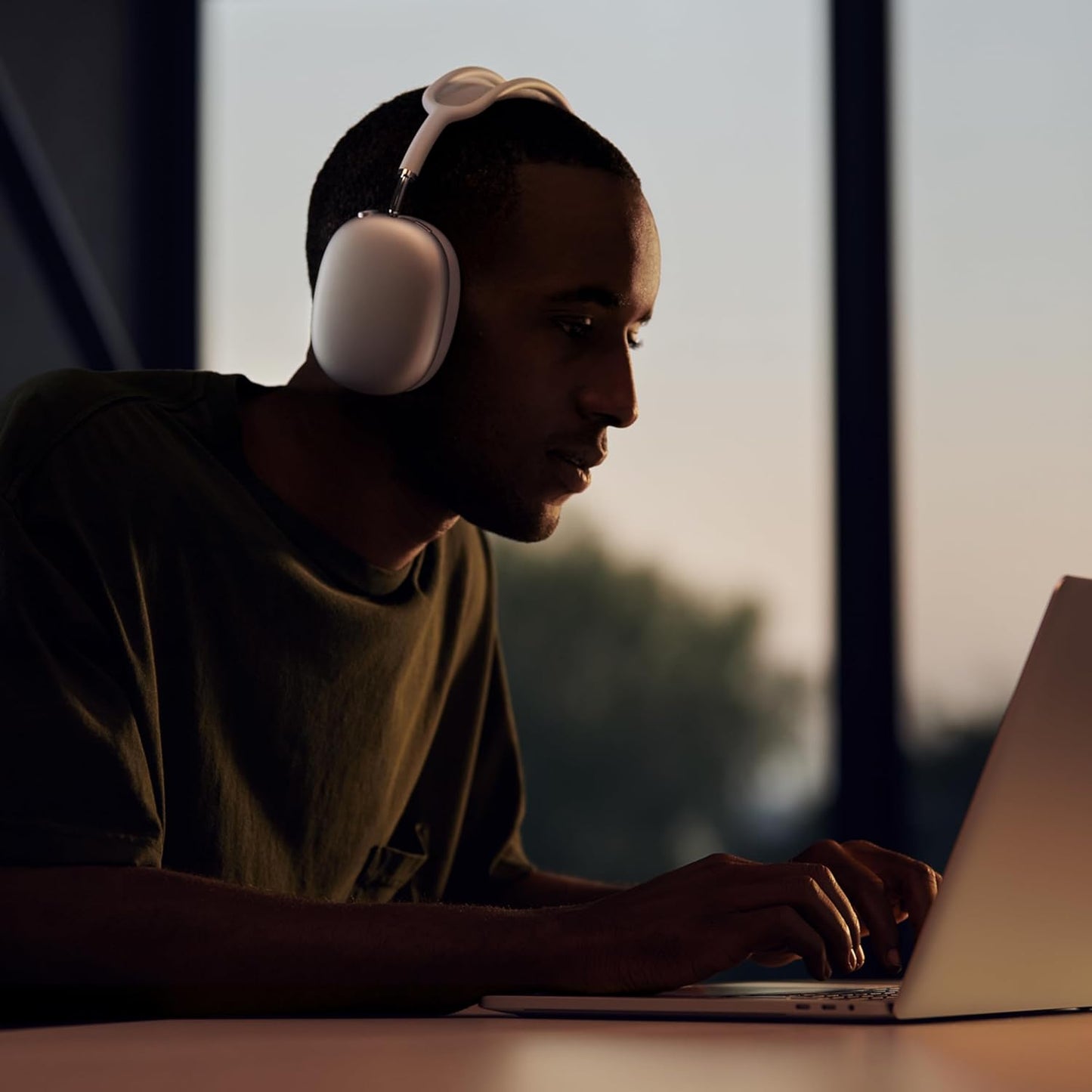 Apple MGYL3AM/A AirPods Max Over-Ear Wireless Headphones with Noise Cancelling (Used, No Retail Box)