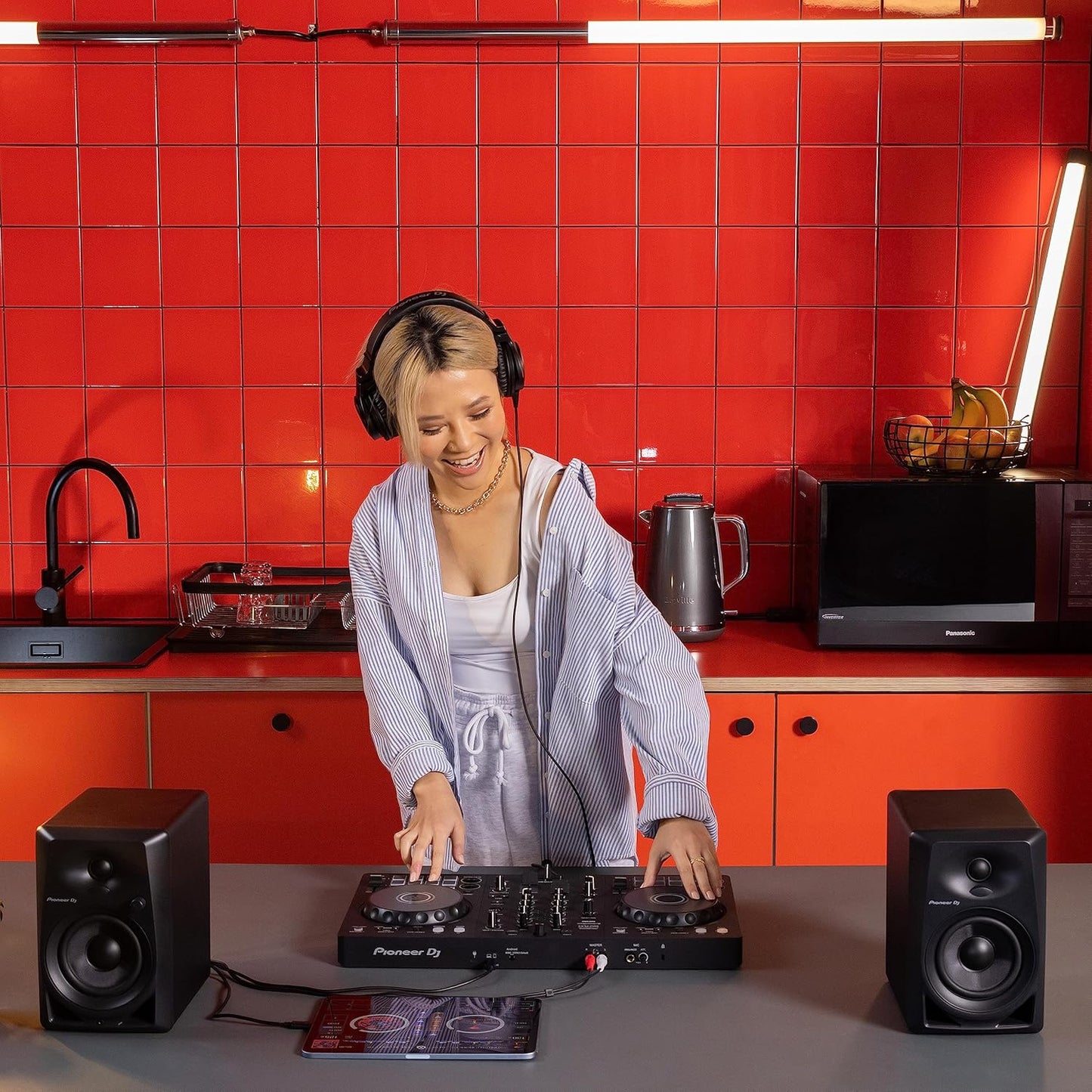 Pioneer DJ DDJ-FLX4 2-Channel DJ Controller Compatible with Rekordbox and Serato (Like New)