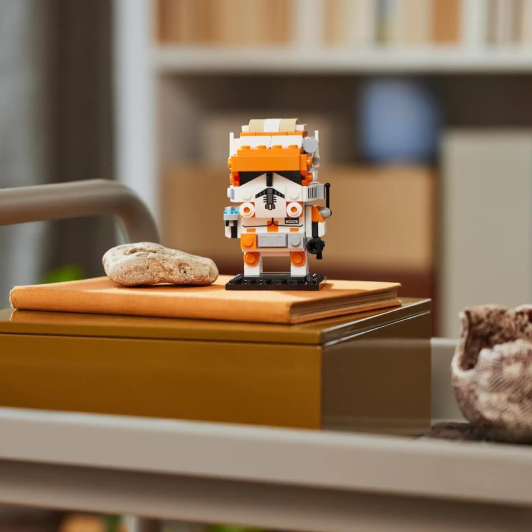 LEGO BrickHeadz 40675 Clone Commander Cody Star Wars Mini Figure Display Set (New, Damaged Retail Box)