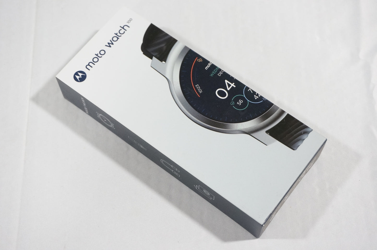 Motorola Moto Watch 100 Smartwatch, 42mm Smartwatch with GPS - Glacier Silver (Like New)
