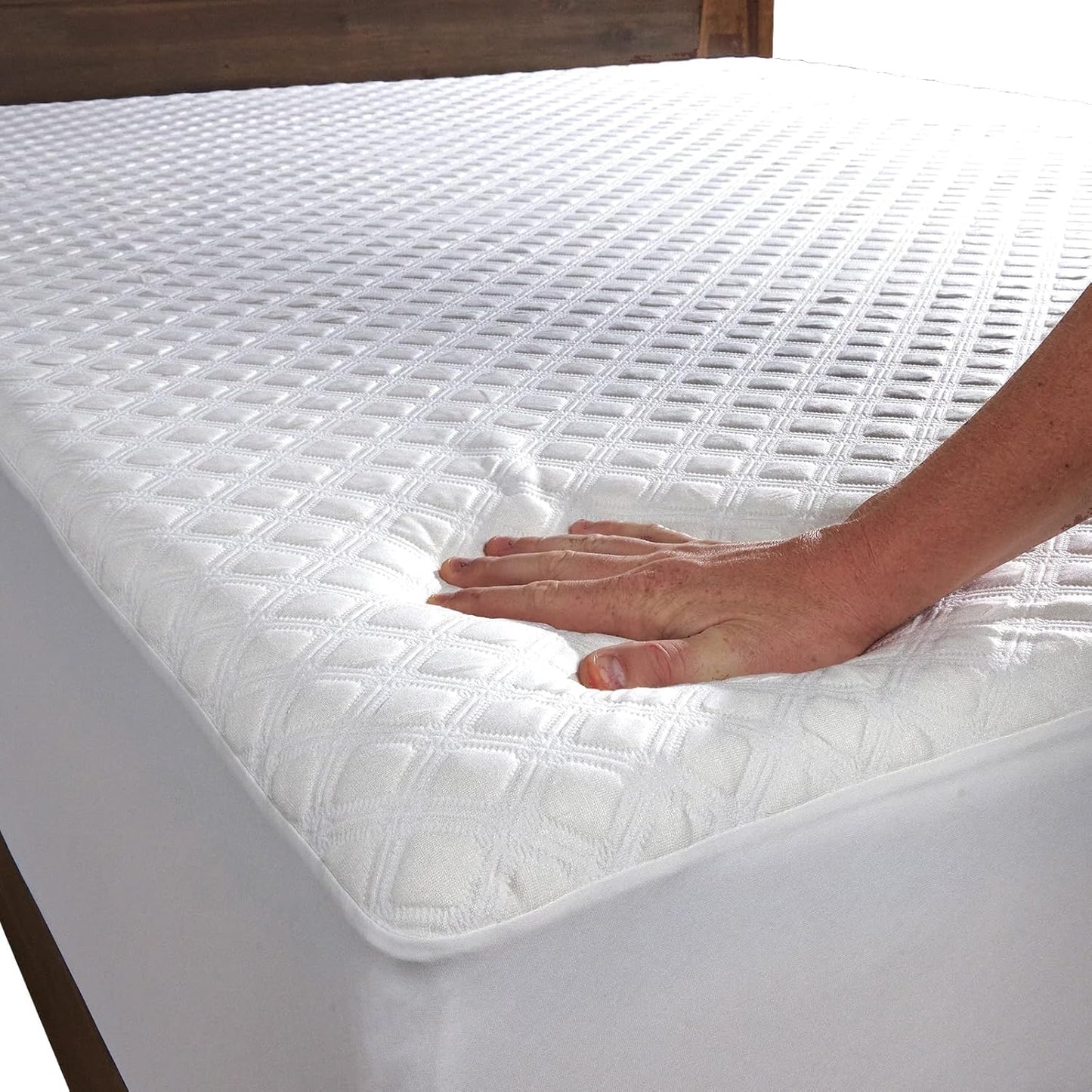 SafeRest Sleepure Full Size Waterproof Mattress Cover, Stretchable Pocket, White (New)