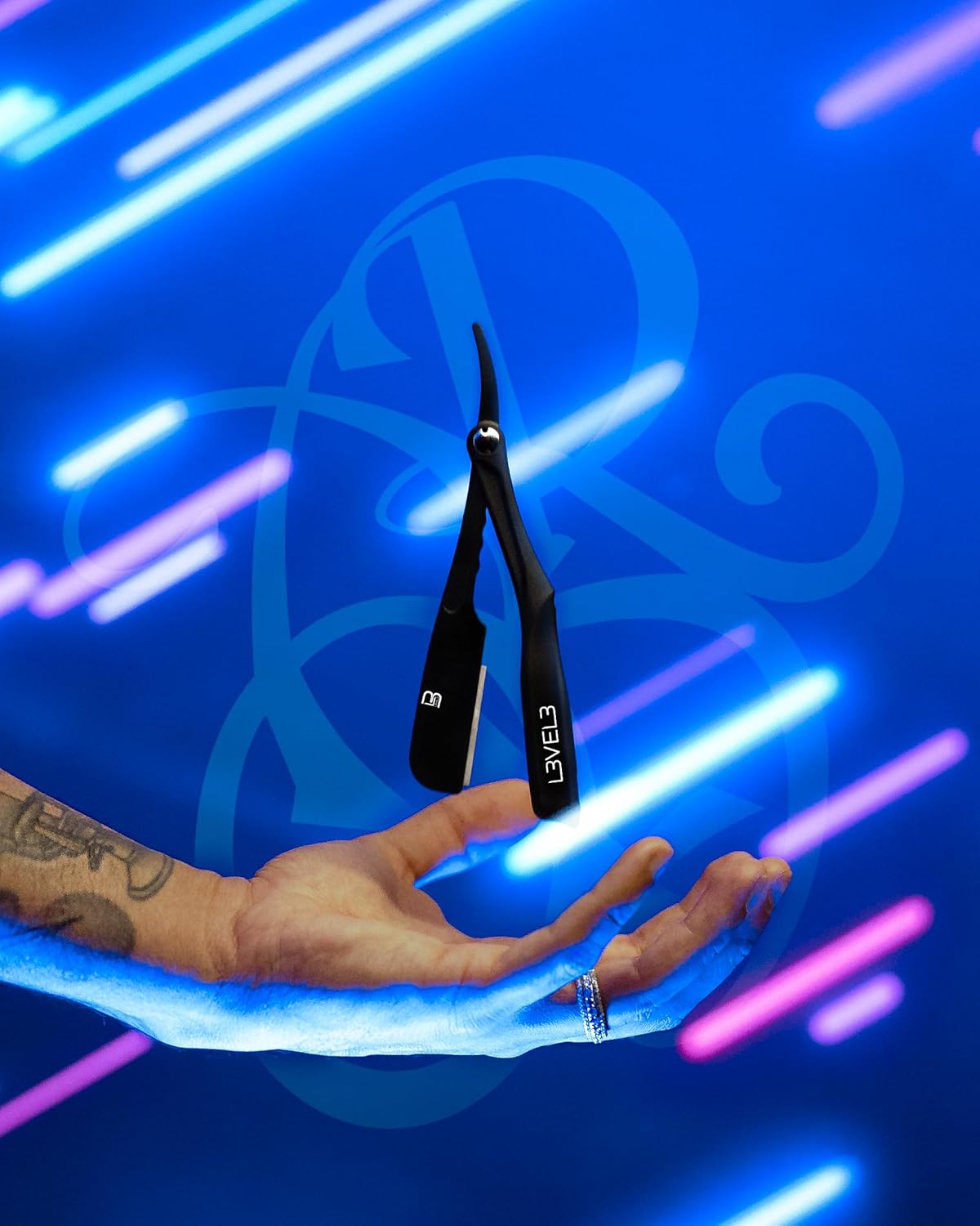 L3 Milly straight Excellent Grip and Control Razor, Fast and East to Assemble (Like New)