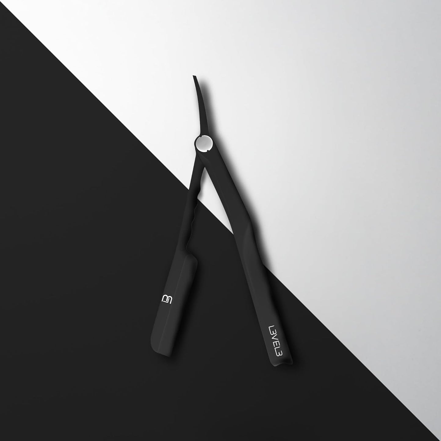 L3 Milly straight Excellent Grip and Control Razor, Fast and East to Assemble (Like New)