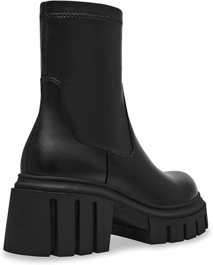 Steve Madden Womens Sleek Vegan Leather Boomba Ankle Boot, Synthetic Rubber Sole (Like New)