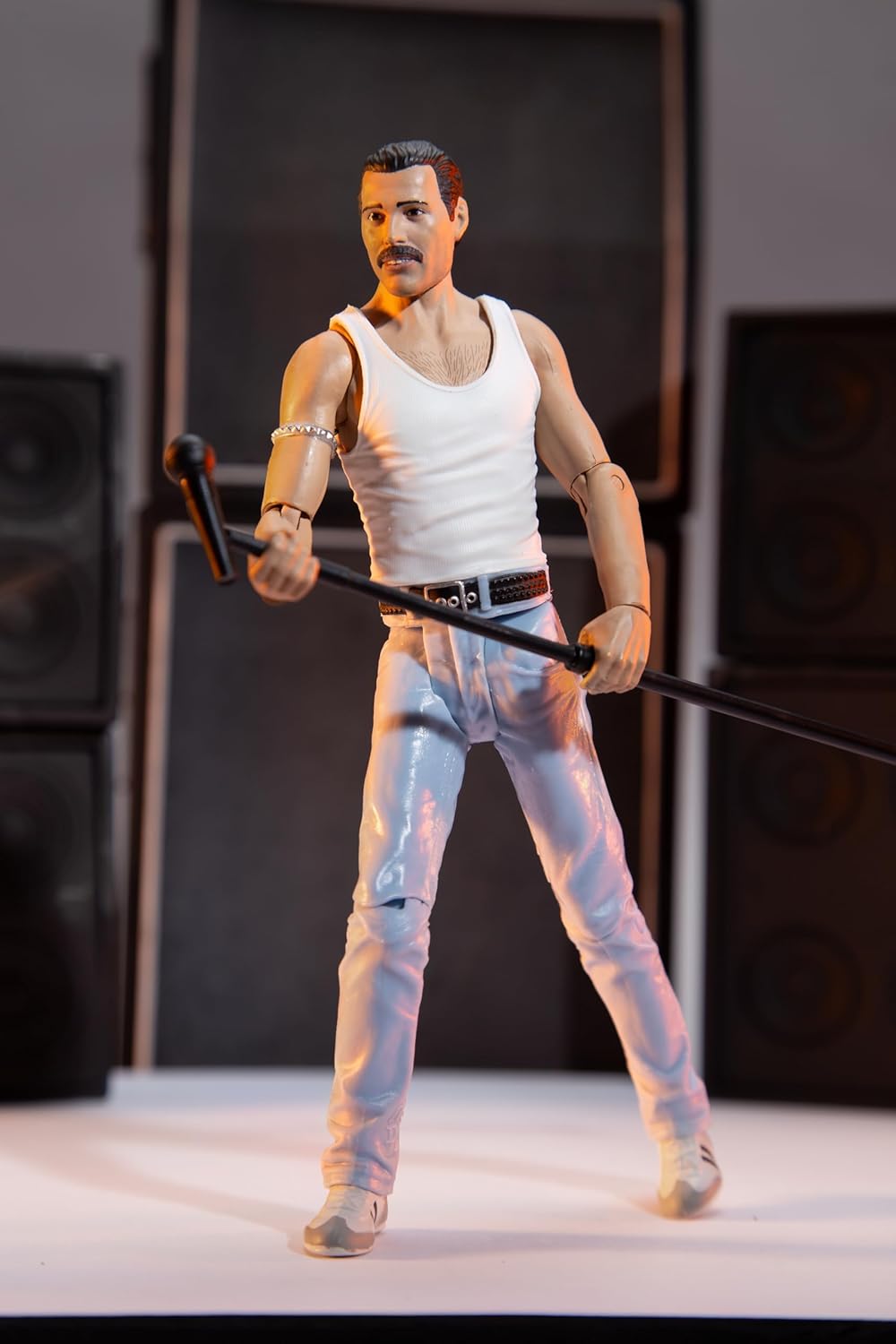 McFarlane Toys Music Maniacs Rock Freddie Mercury 6in Action Figure - 14+ Years (New, Damaged Retail Box)