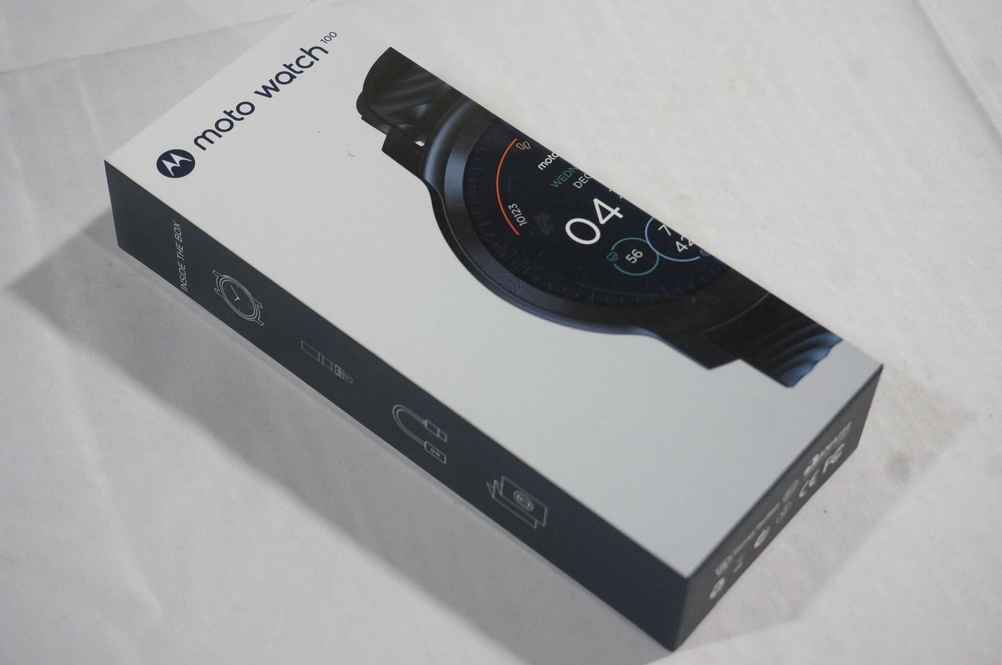 Motorola Moto Watch 100 42mm Smartwatch with GPS for Men & Women - Phantom Black (Like New)